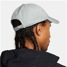 CAPPELLINO CON SWOOSH IN METALLO FB5372-077